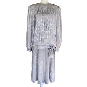 Vintage In The Mood Dress Size 8 Pleated Silver Floral Long Sleeve Tea‎ Dress